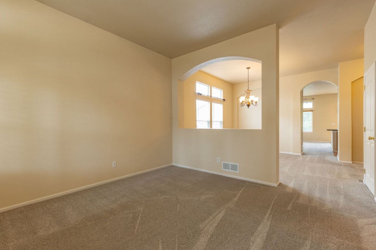 1404 Tonkin Pl - Photo 5 of 34