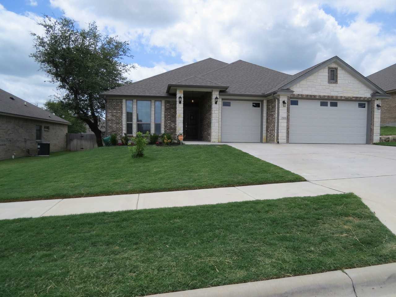7901 Prescott Dr - Photo 2 of 39