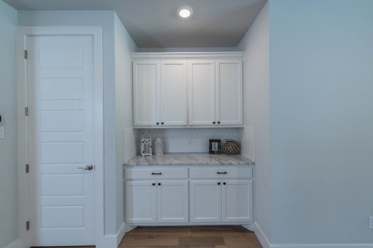 9612 Sullivan Ln - Photo 2 of 27