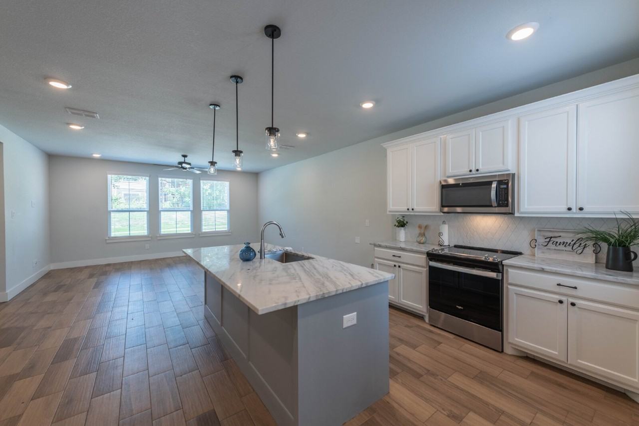 9612 Sullivan Ln - Photo 3 of 27