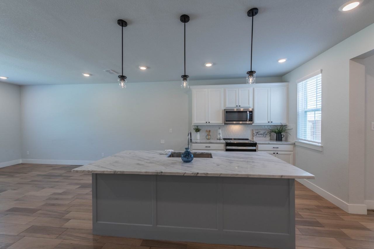 9612 Sullivan Ln - Photo 5 of 27