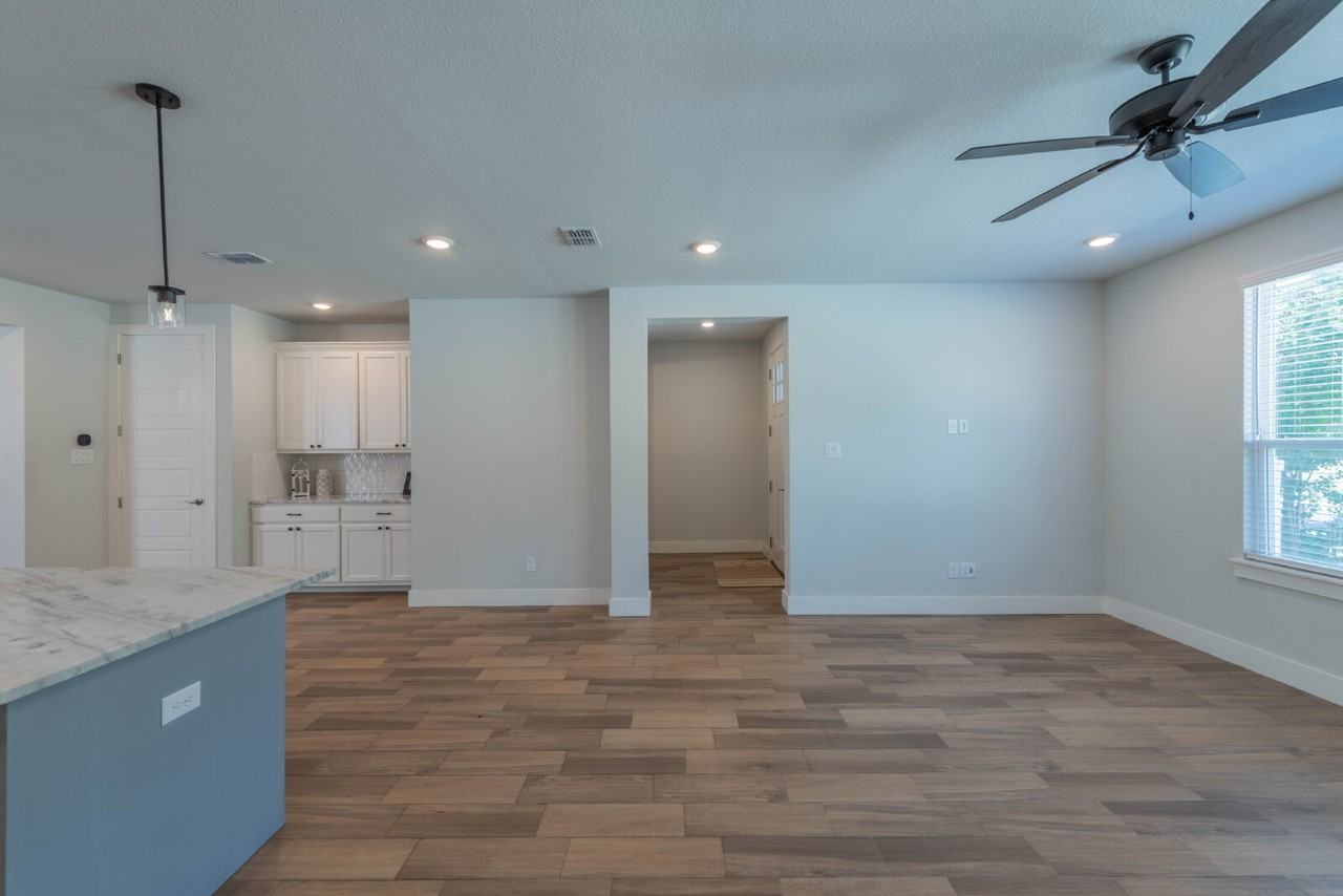 9612 Sullivan Ln - Photo 7 of 27