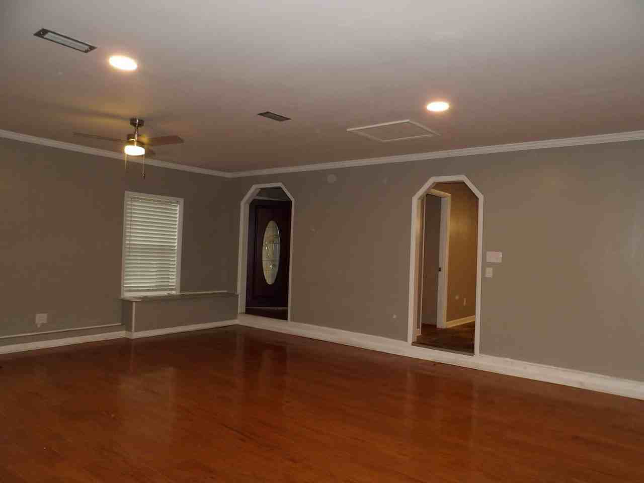 220 Yellowleaf Dr - Photo 4 of 11