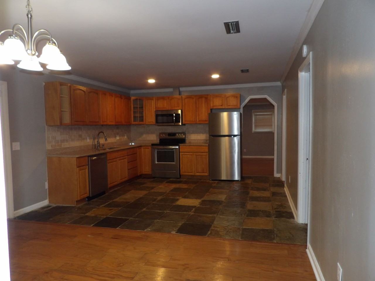 220 Yellowleaf Dr - Photo 3 of 11