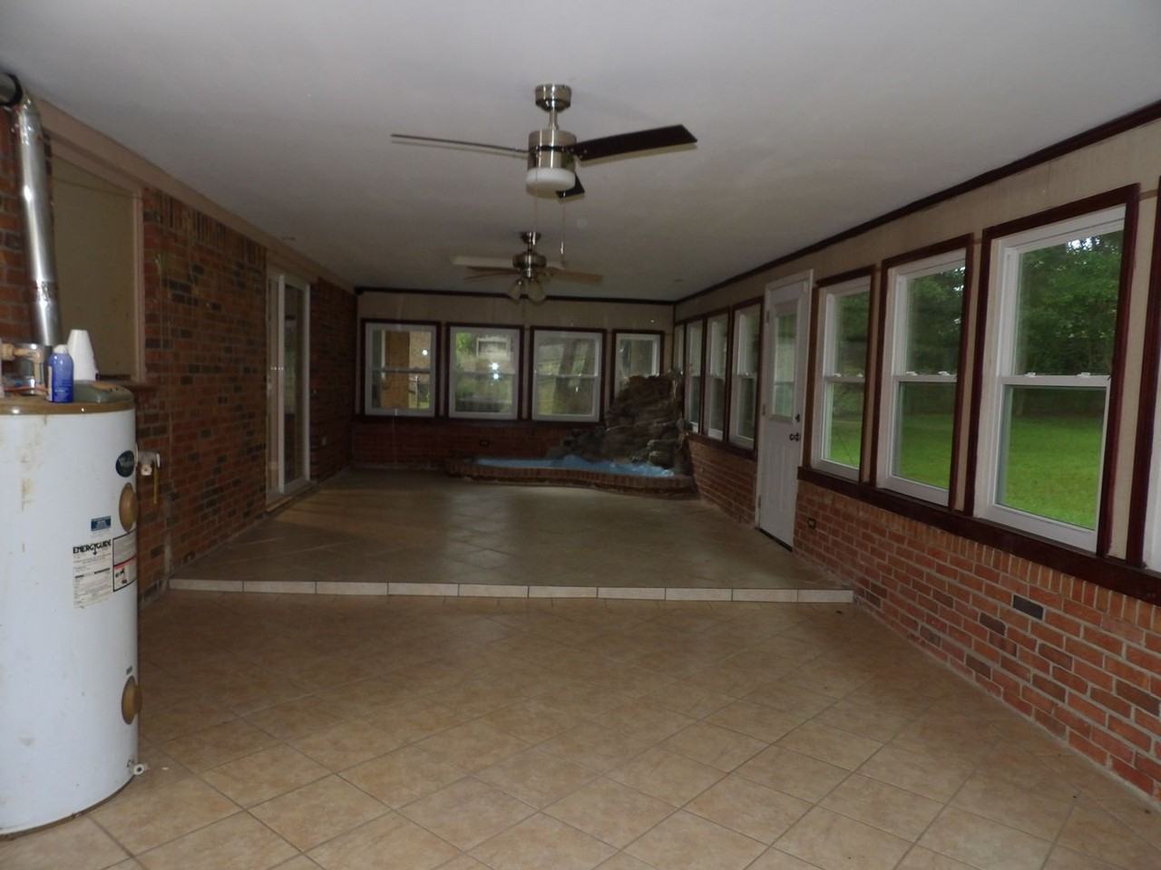 220 Yellowleaf Dr - Photo 7 of 11