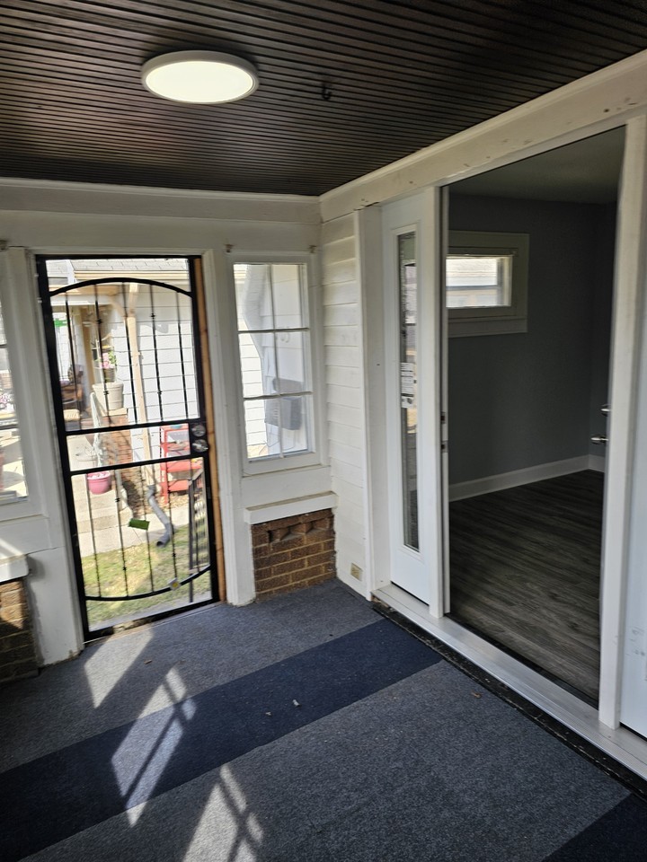 703 N Gladstone Ave #NA - Photo 3 of 16