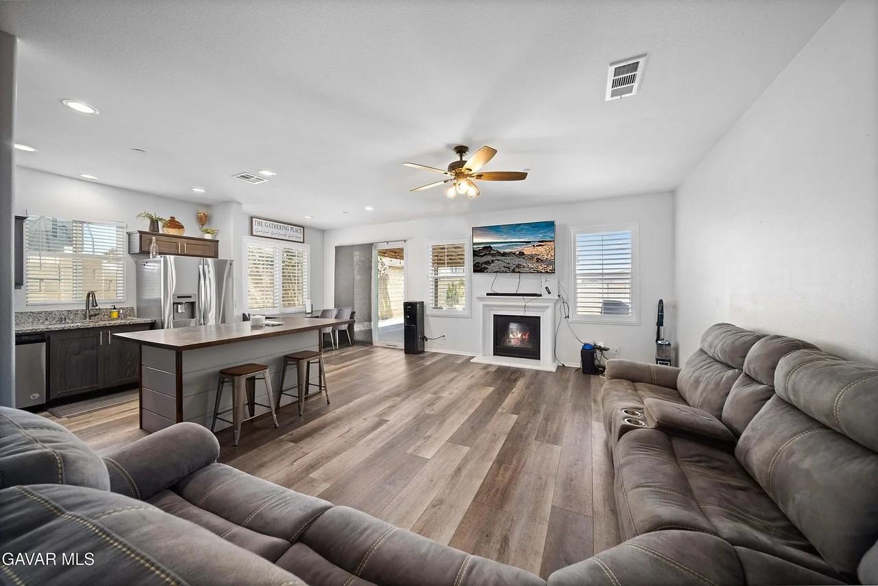 2038 Howard St #NA - Photo 4 of 15