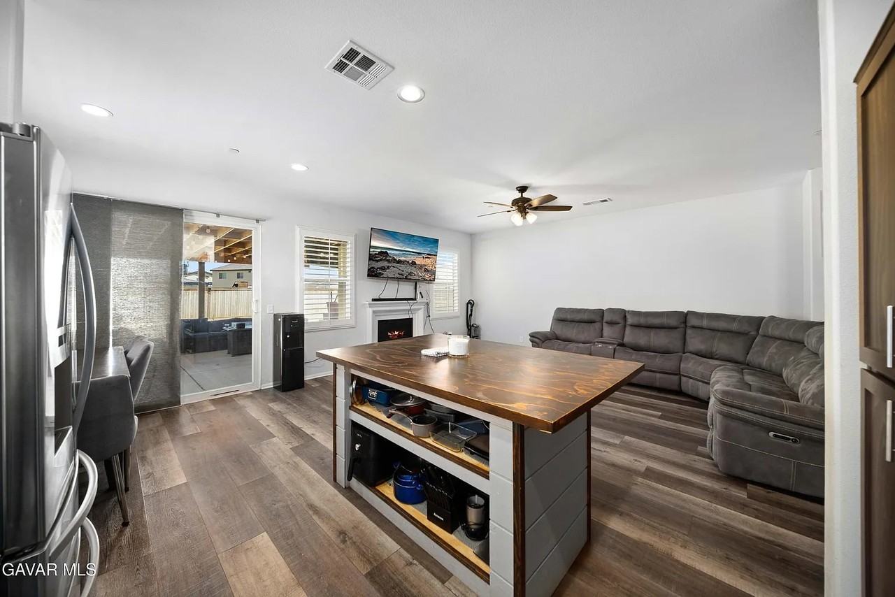 2038 Howard St #NA - Photo 6 of 15