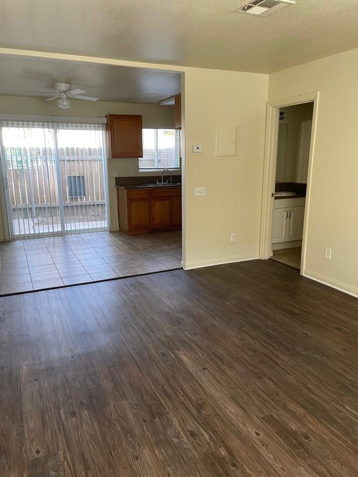 1024 Lorraine Pl #14 - Photo 3 of 7