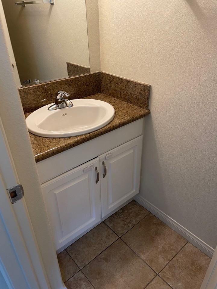 1024 Lorraine Pl #14 - Photo 4 of 7