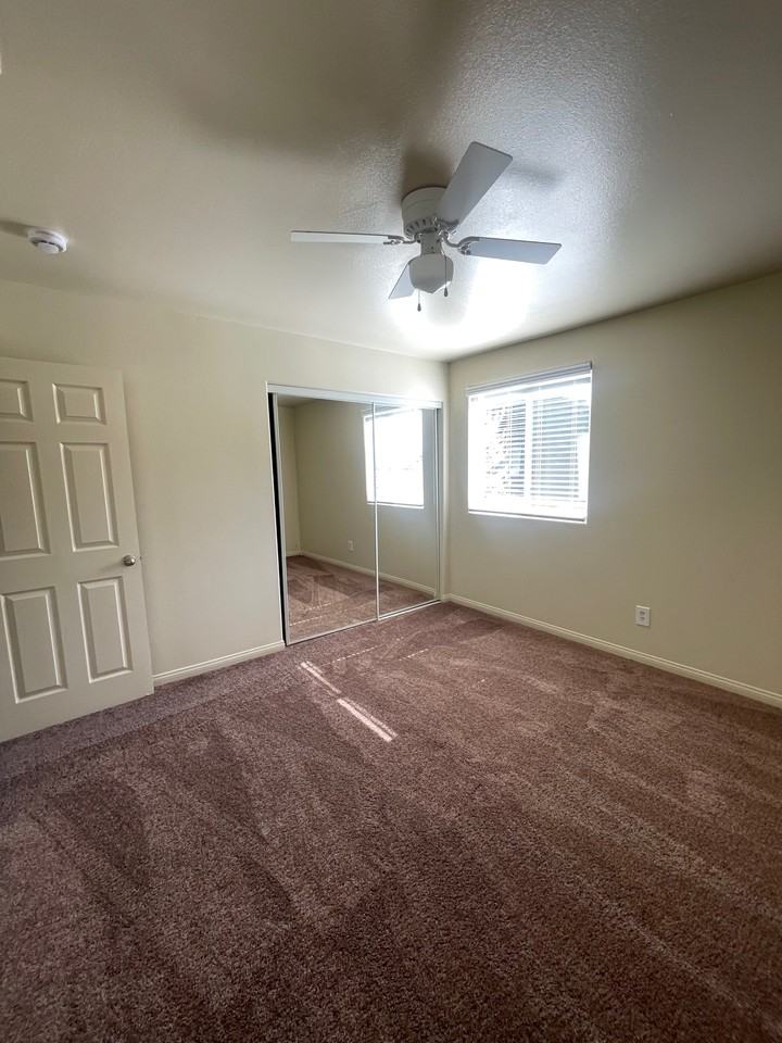 1024 Lorraine Pl #14 - Photo 5 of 7