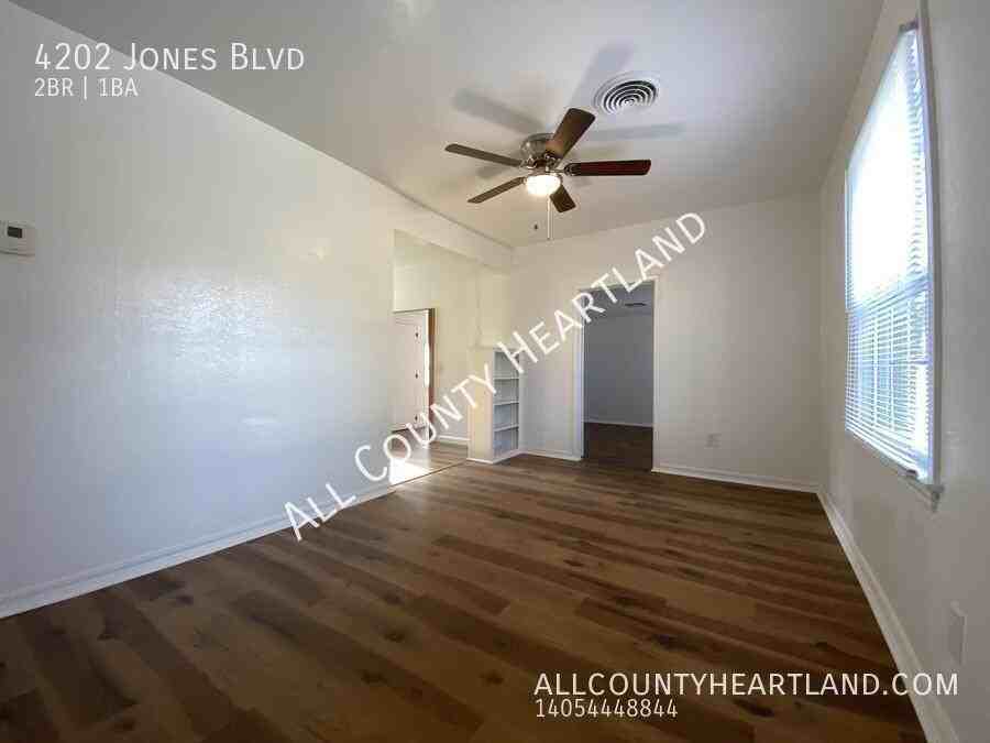 4202 Jones Blvd - Photo 2 of 12