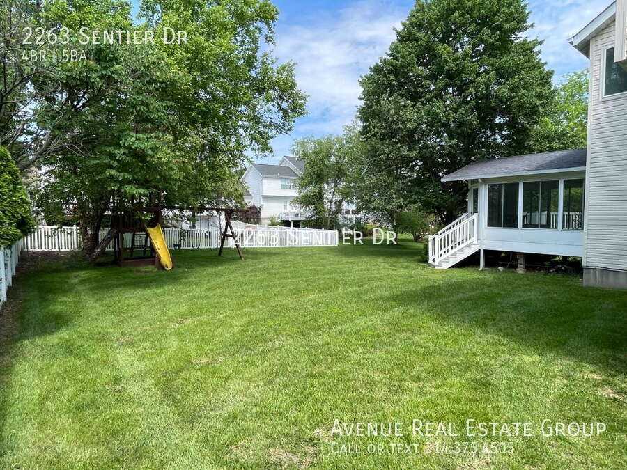 2263 Sentier Dr - Photo 2 of 50