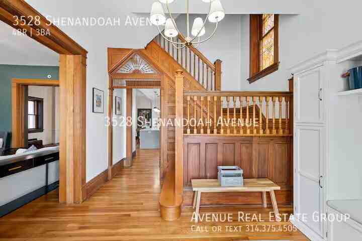 3528 Shenandoah Ave - Photo 3 of 40