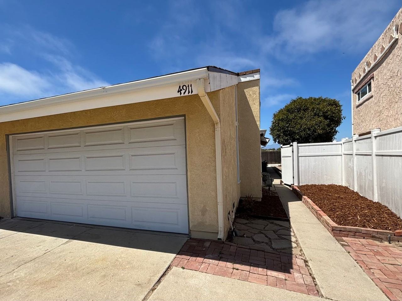 4911 Catamaran St - Photo 2 of 40