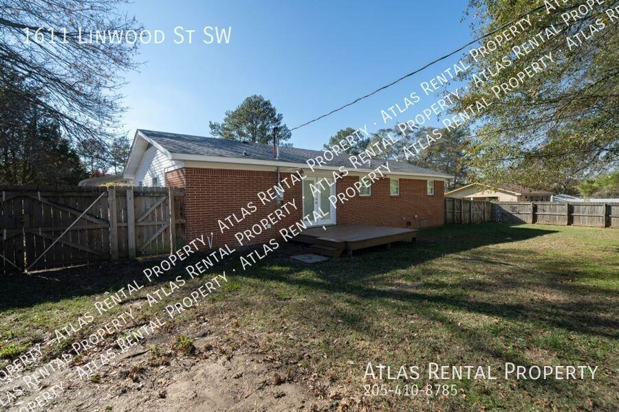 1611 Linwood St Sw - Photo 3 of 17