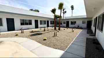 featured image of 700 N Riverside Dr #7
