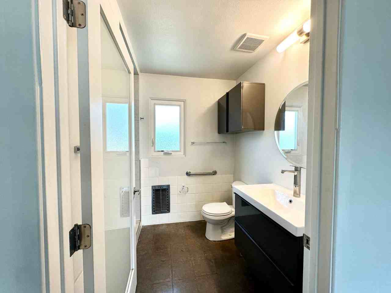 700 N Riverside Dr #7 - Photo 6 of 12