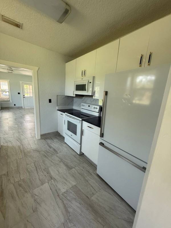 4486 Mills Rd - Photo 6 of 20