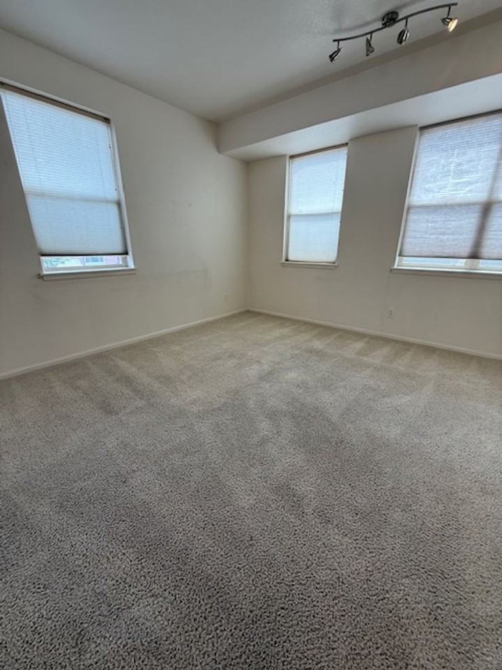 5407 Zephyr Court - Photo 5 of 32