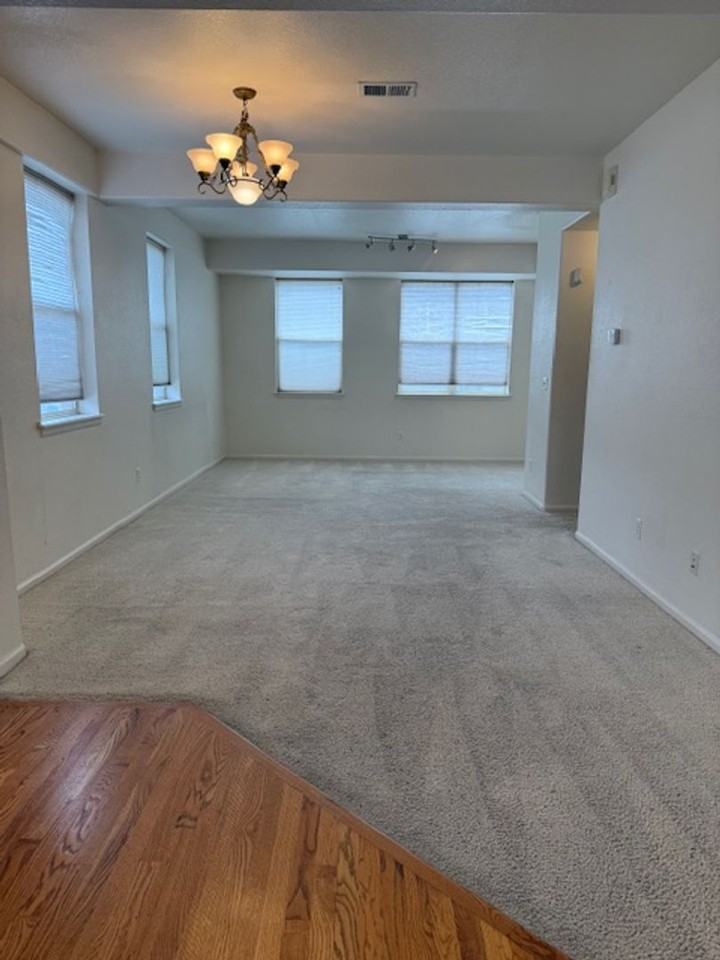 5407 Zephyr Court - Photo 7 of 32