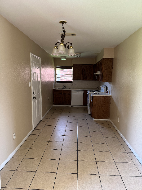 2416 - Photo 3 of 13