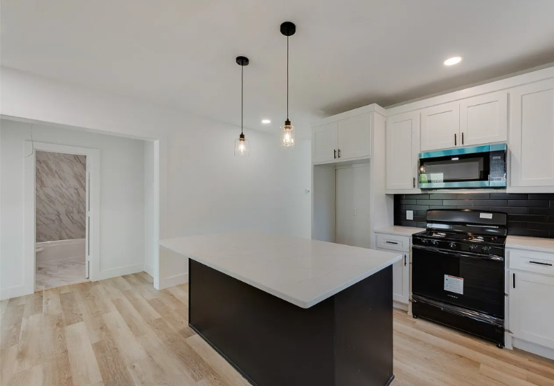 3503 Cornelia St - Photo 4 of 10