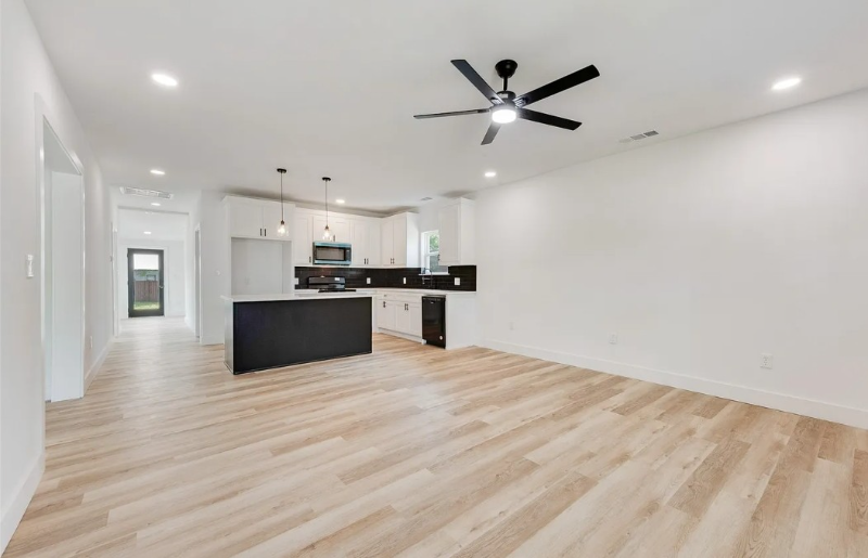 3503 Cornelia St - Photo 6 of 10