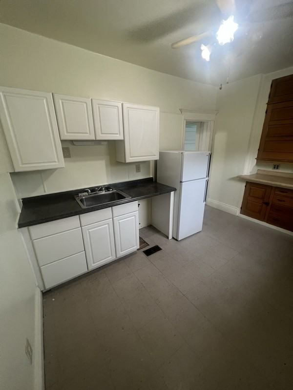 1001 1/2 Indiana St - Photo 3 of 8