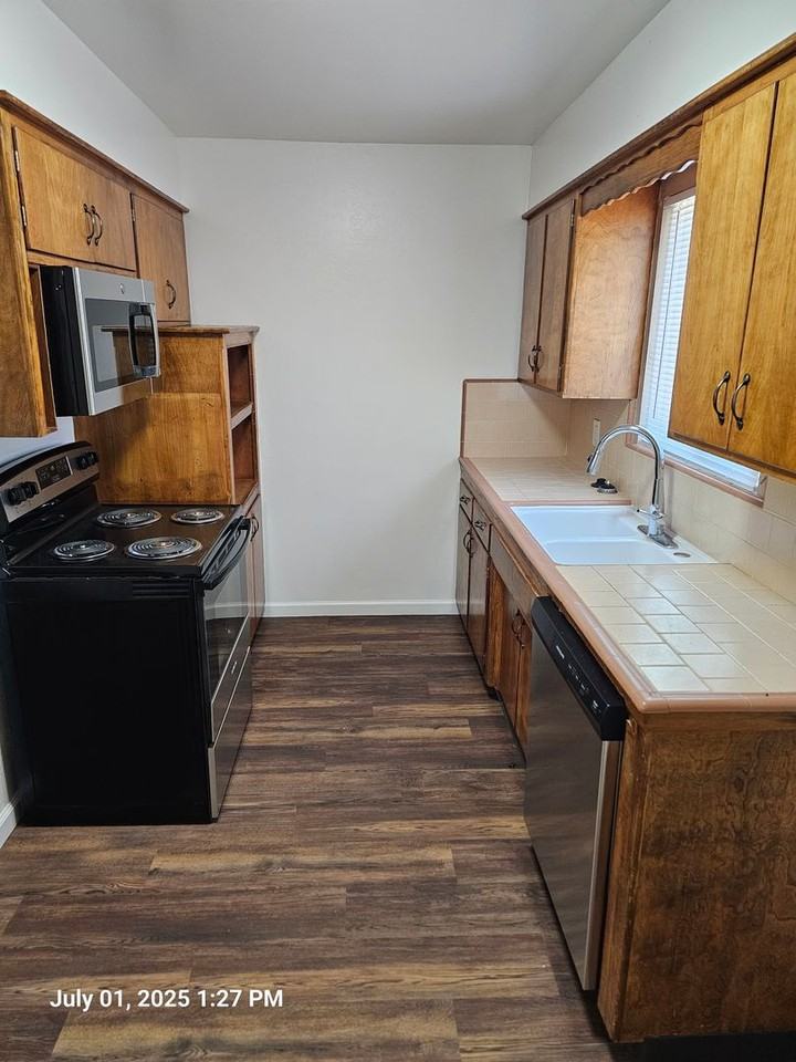 1706 E Burton Ave - Photo 3 of 8