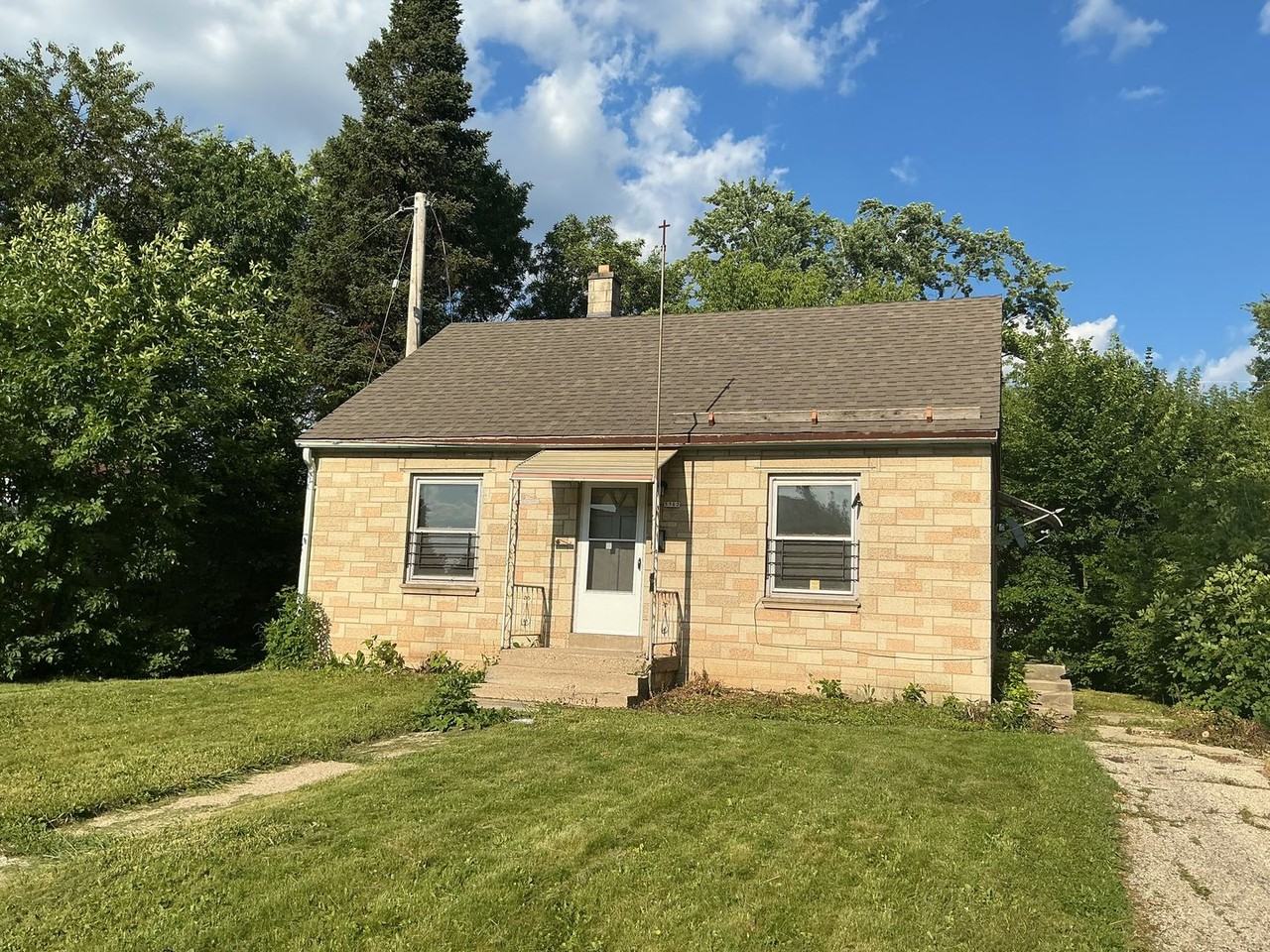 5362 N 58th St - Photo 2 of 7