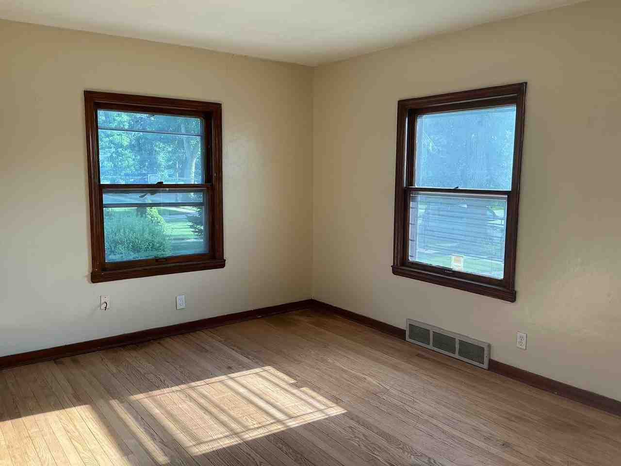 5362 N 58th St - Photo 3 of 7