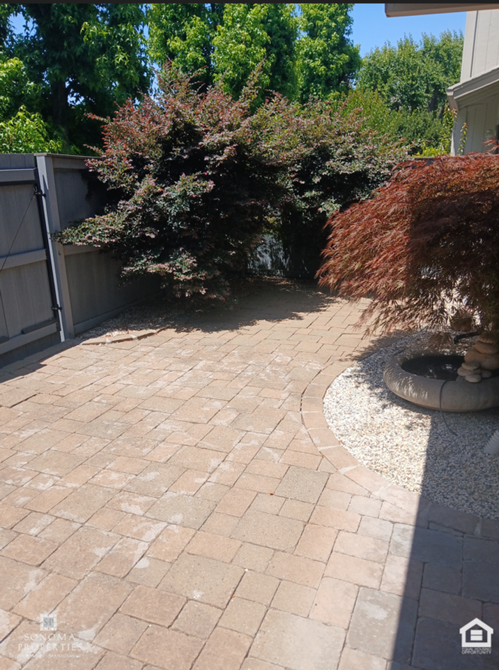 589 6th St W - Photo 2 of 20