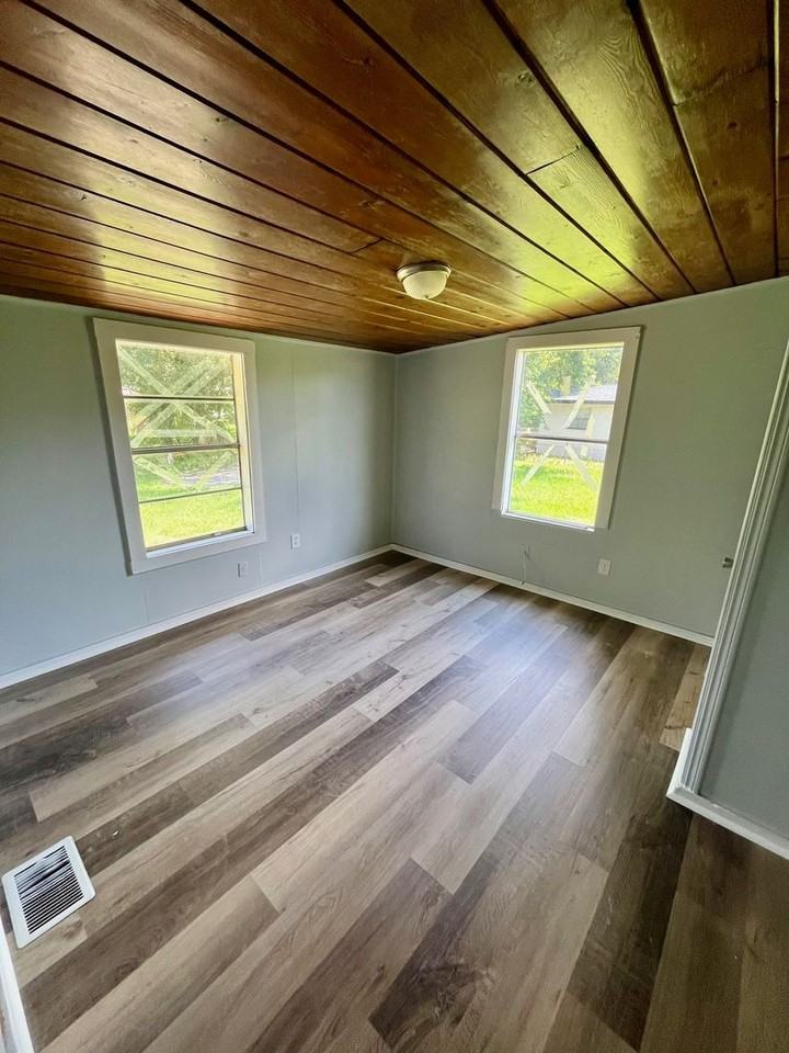 613 W 8th St - Photo 3 of 8