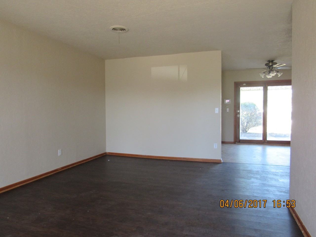 2405 Nw 42nd St - Photo 2 of 22