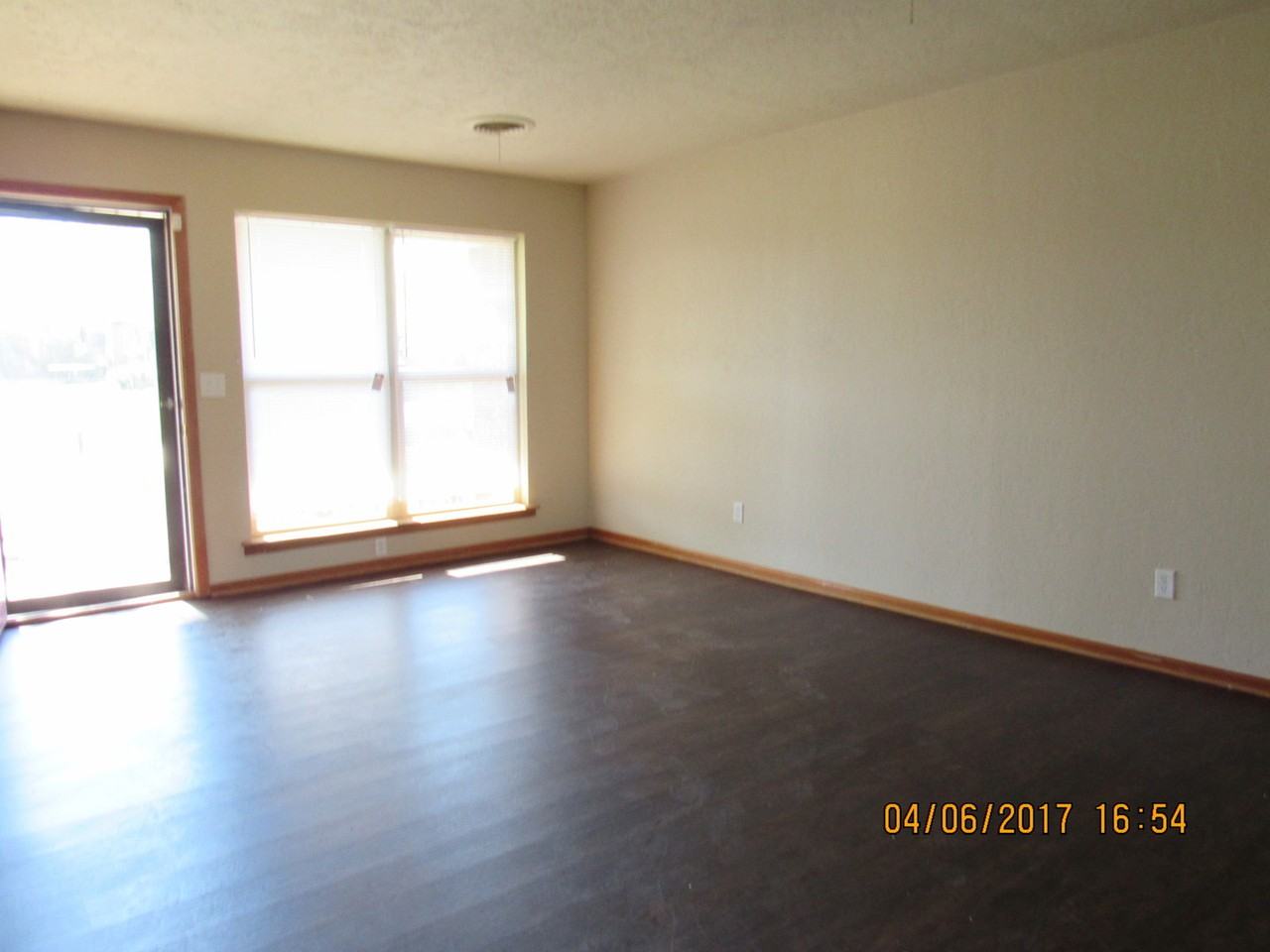 2405 Nw 42nd St - Photo 3 of 22