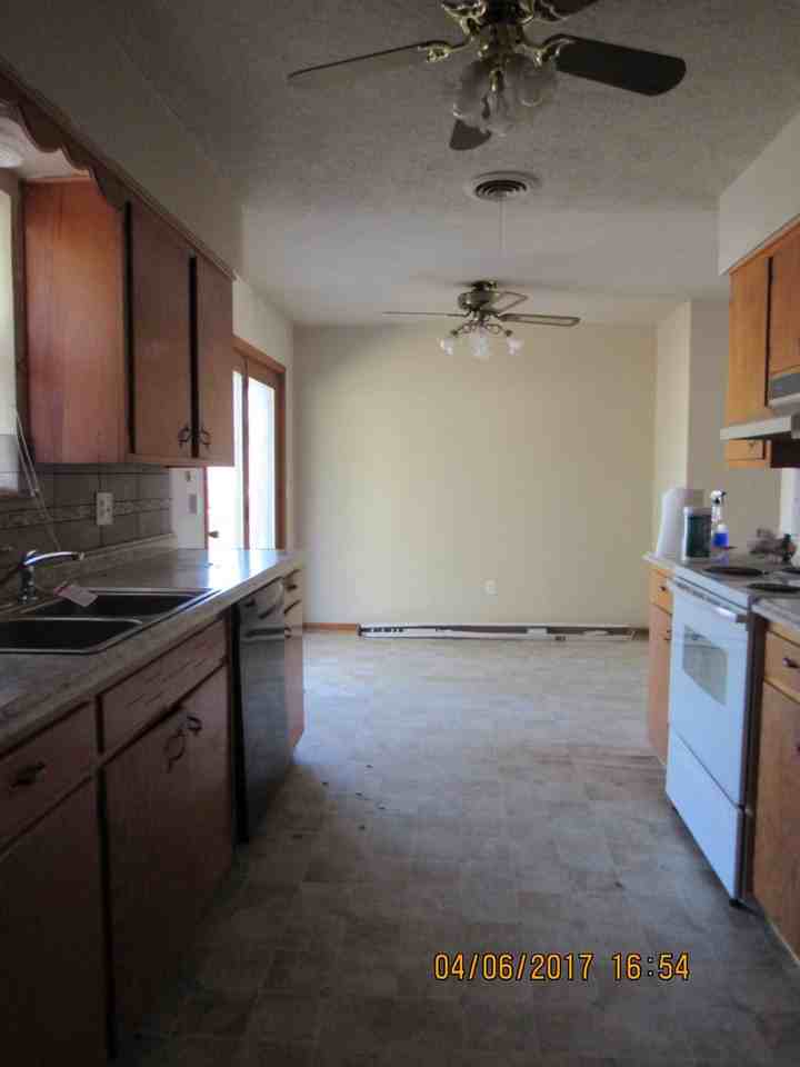 2405 Nw 42nd St - Photo 6 of 22