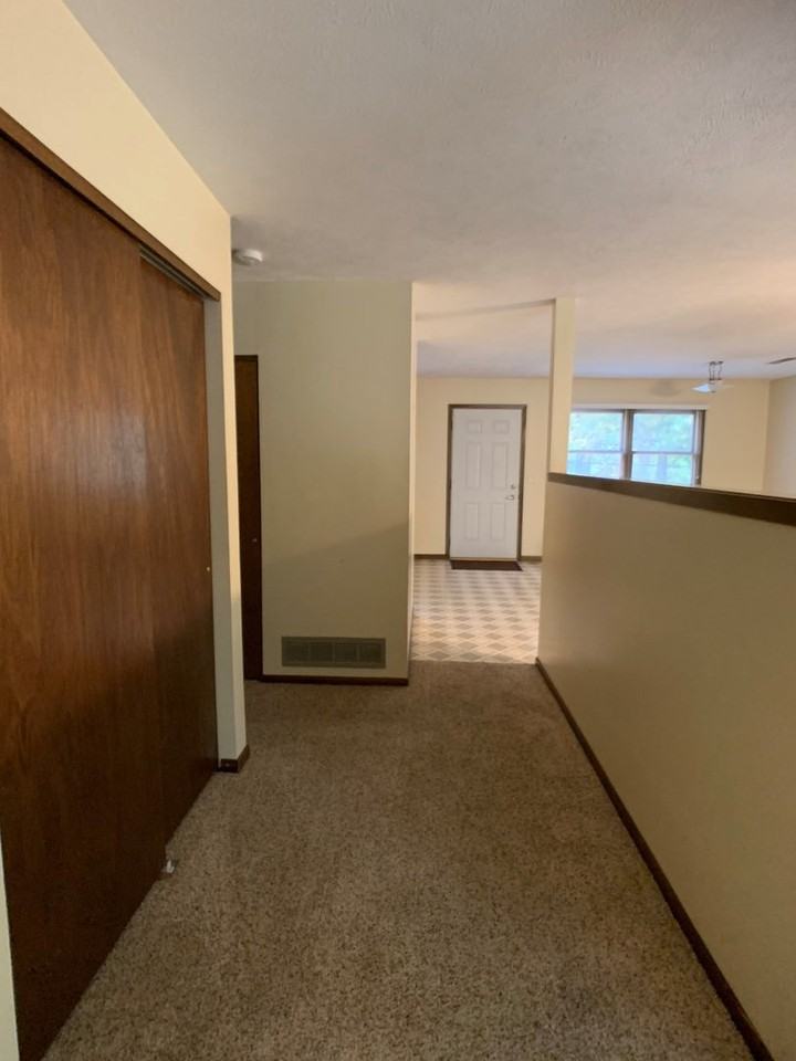 124 Harvey Dr - Photo 2 of 14