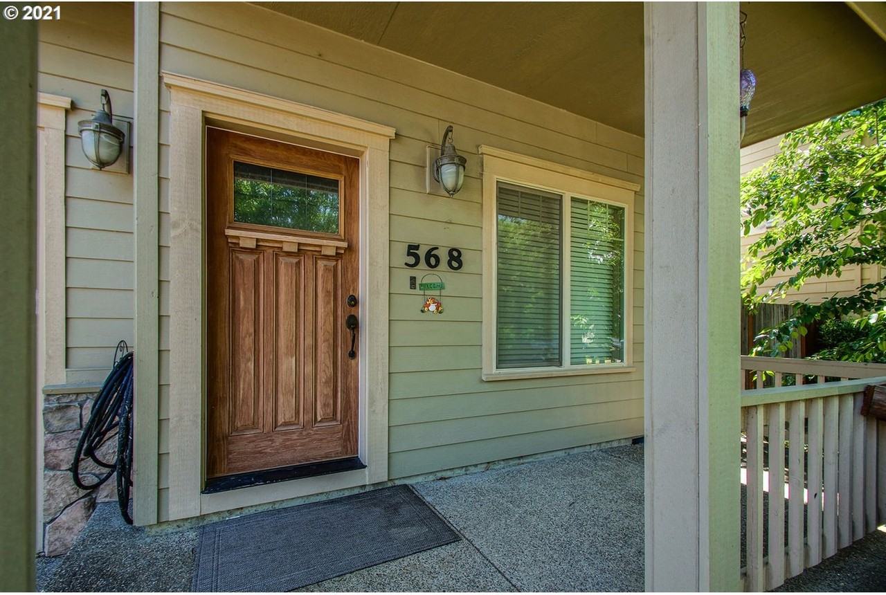 568 S Donna Dr - Photo 2 of 31