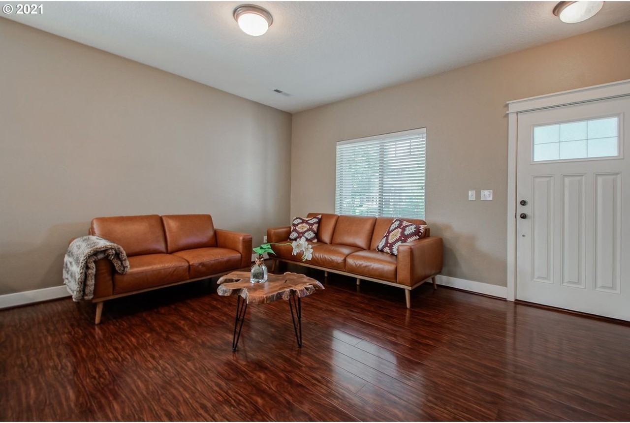 568 S Donna Dr - Photo 3 of 31