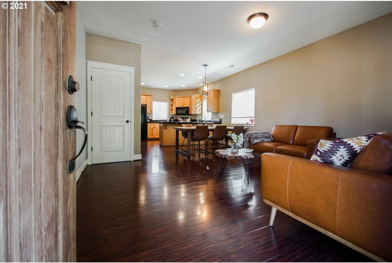 568 S Donna Dr - Photo 4 of 31