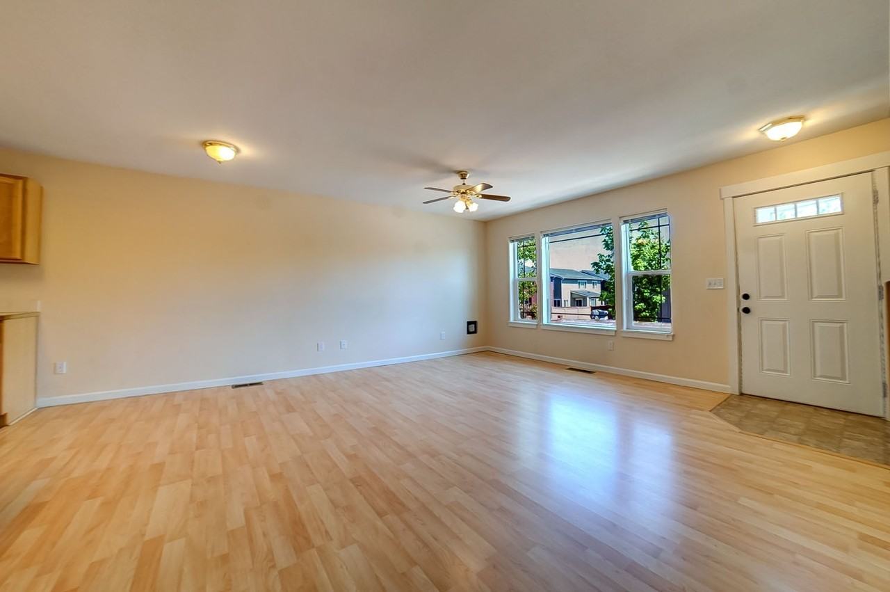 3205 Ne Bain St - Photo 4 of 22
