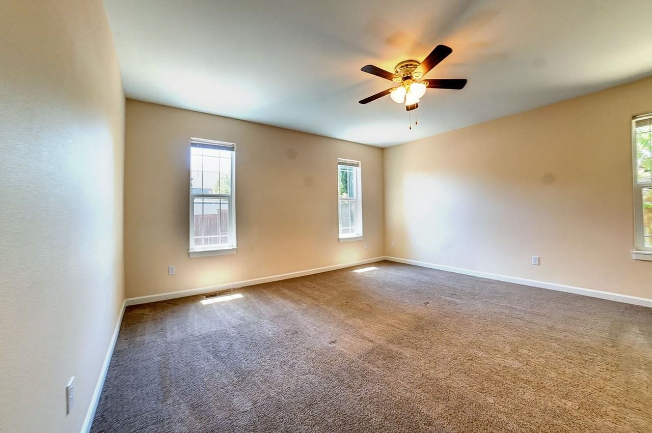 3205 Ne Bain St - Photo 5 of 22