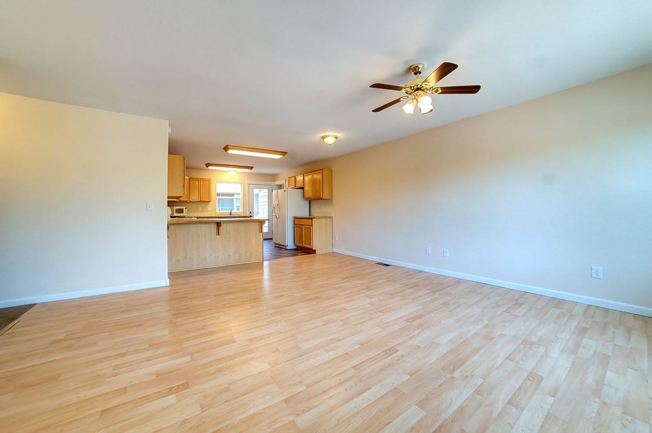 3205 Ne Bain St - Photo 6 of 22