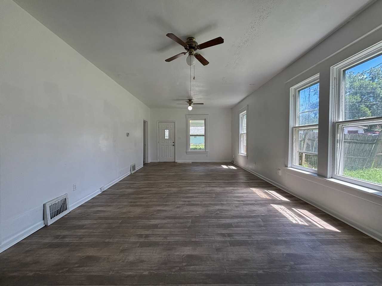 1436 W Madison St - Photo 2 of 17