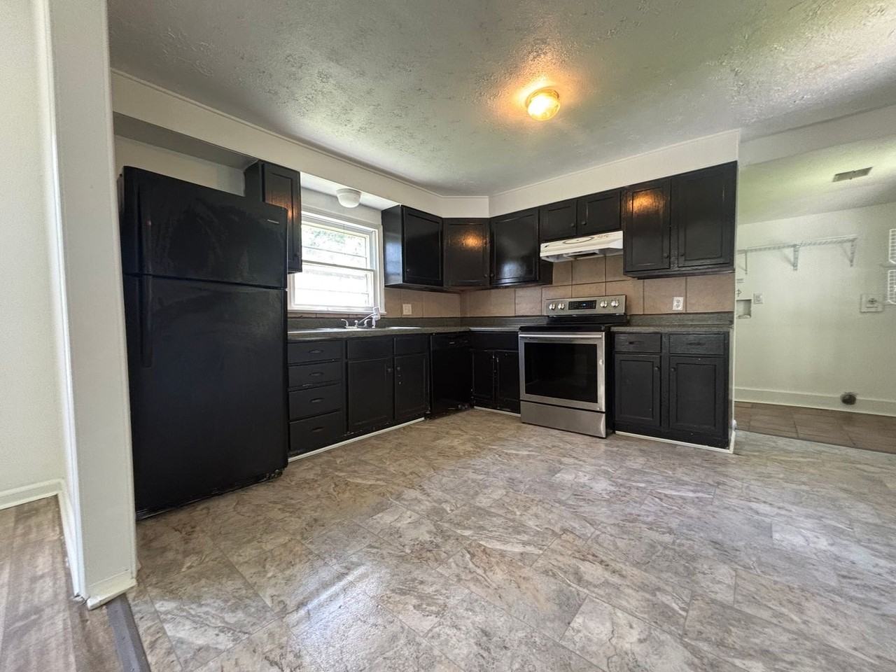 1436 W Madison St - Photo 3 of 17