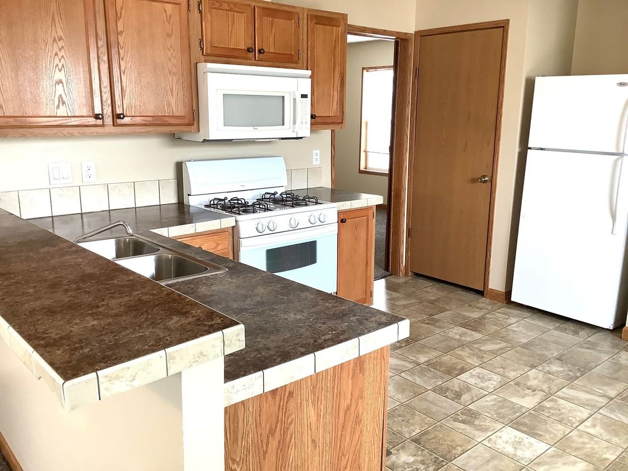 668 2nd Ave Se - Photo 4 of 11