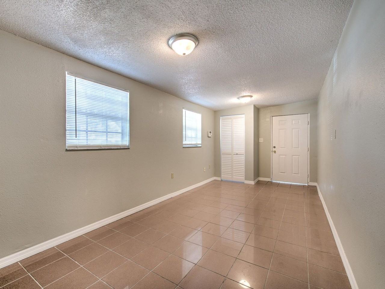 3514 Sarah St - Photo 4 of 26