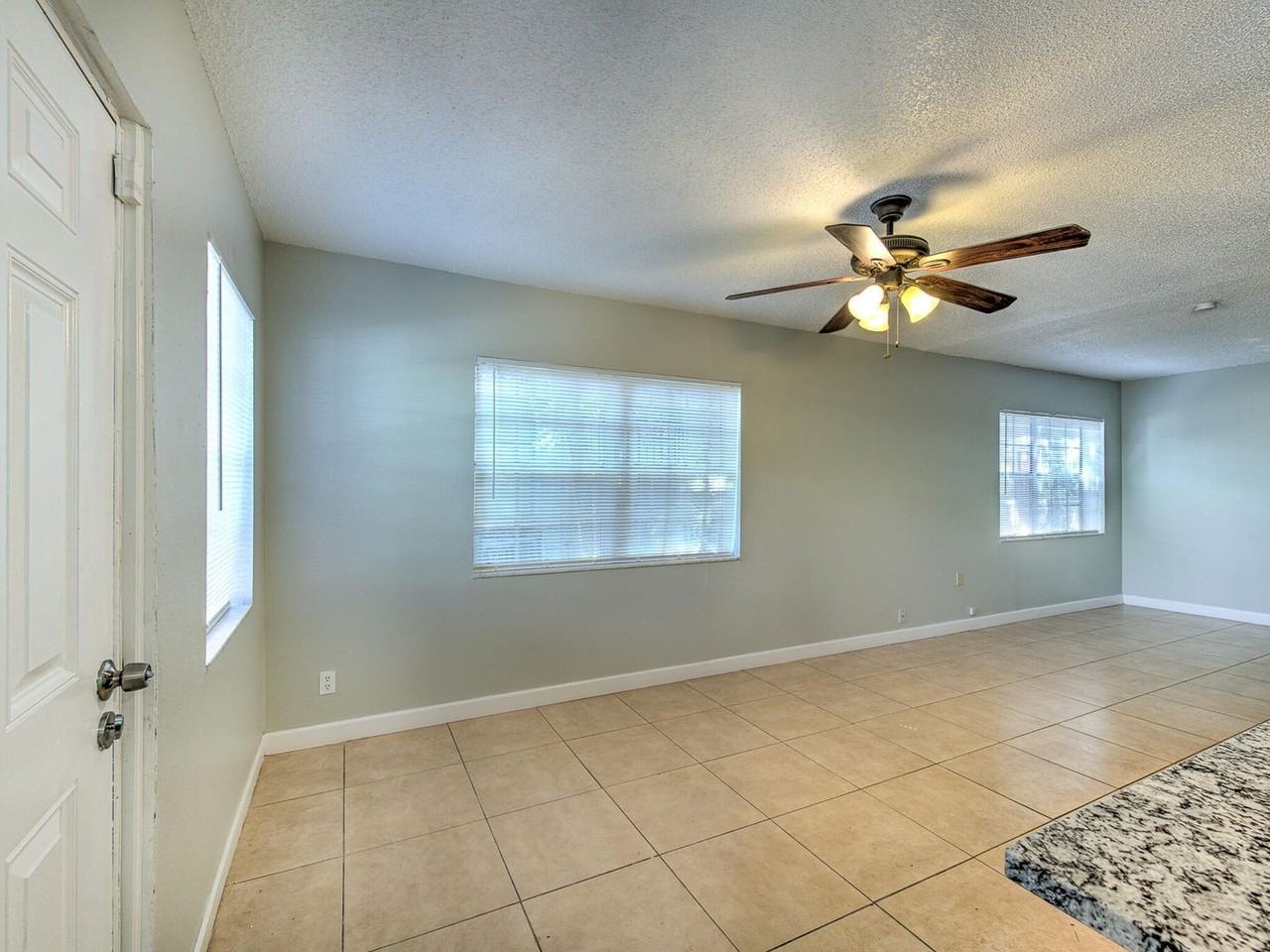 3514 Sarah St - Photo 5 of 26