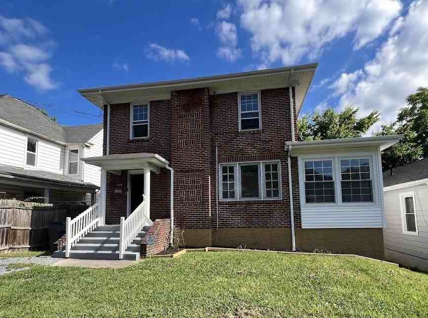 1209 Windsor Ave - Photo 5 of 32